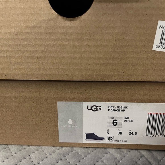 Brand New - Big Boy Waterproof, All weather boots. Uggs, Navy Blue, Youth size 6 - Picture 3 of 3